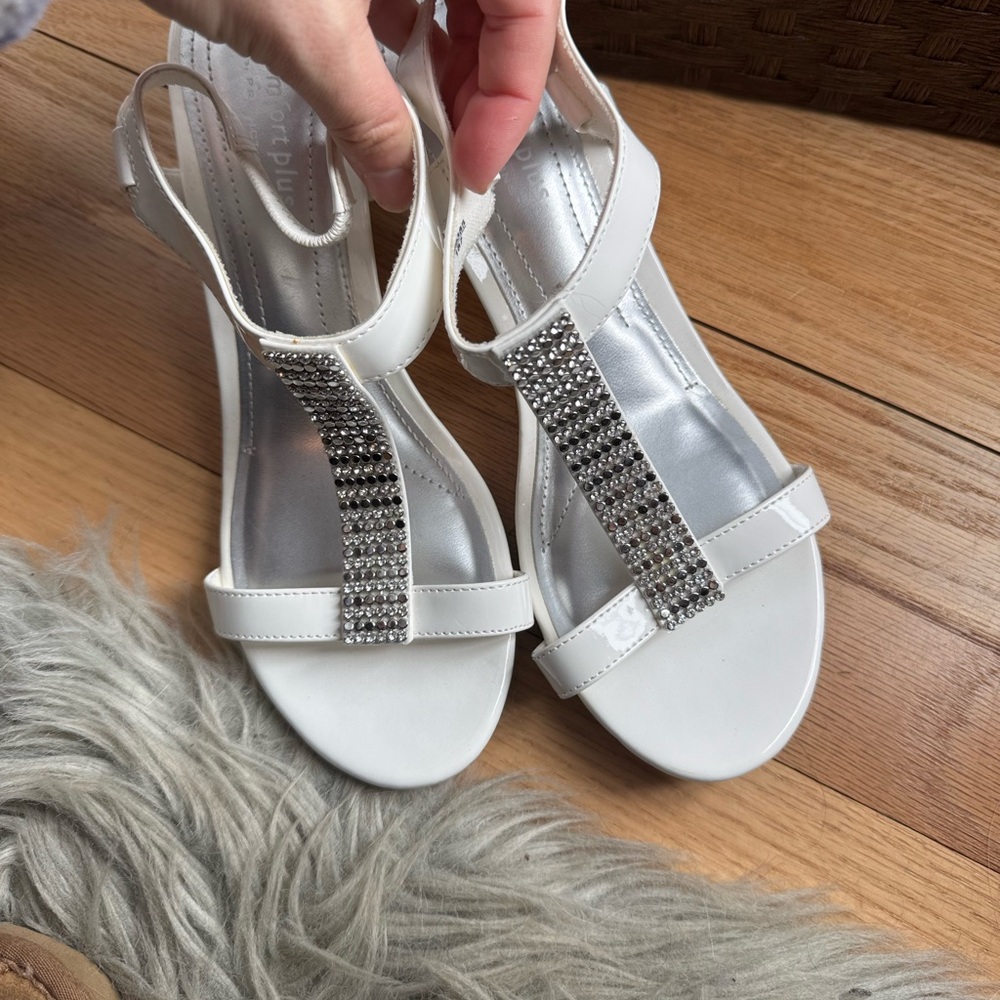 Comfort Plus by Predictions White Rhinestone Sandals - Picture 3 of 4